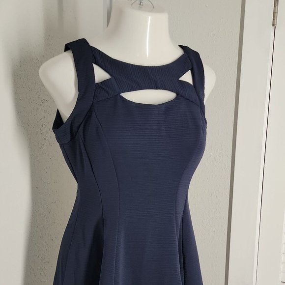 Gabby Skye Cute Classy Dress ~ Sz 8 ~ Navy Blue ~ Above Knee ~ Sleeveless - Picture 2 of 5
